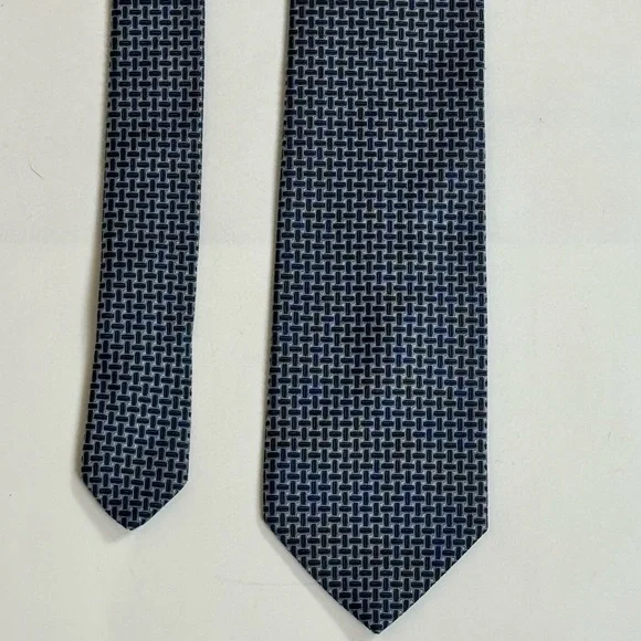 Brooks Brothers Makers Mens Silk Necktie Tie Blue on Blue Geometric Basketweave - Picture 5 of 5